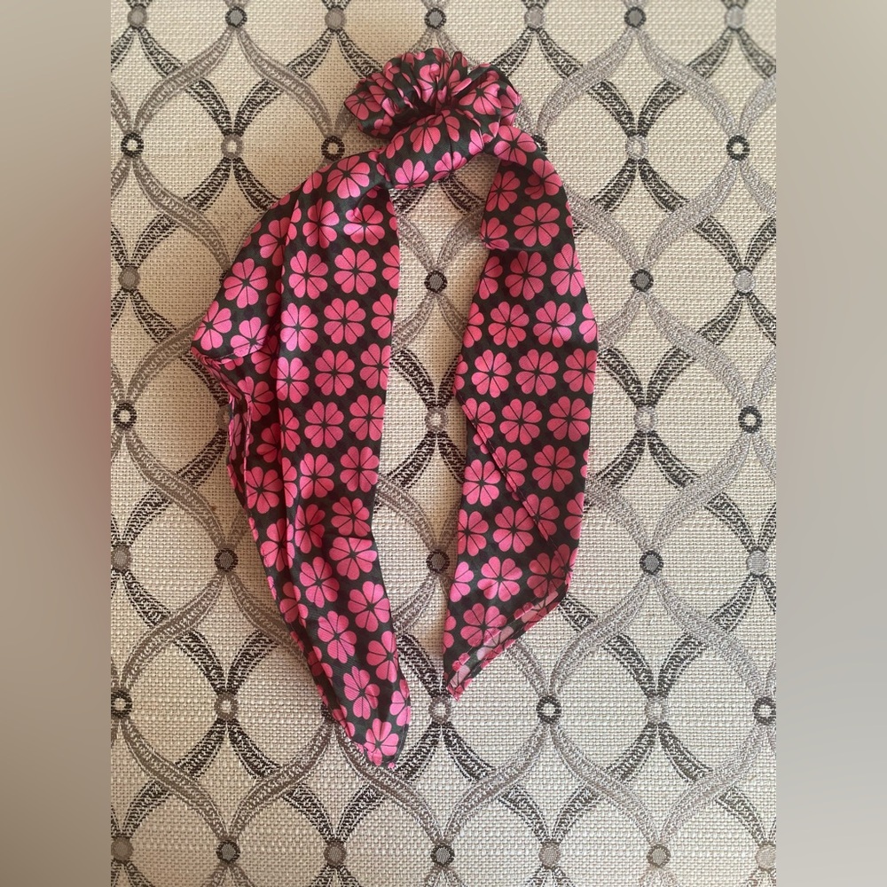 Kate Spade Flower Spade Hair tie/scarf